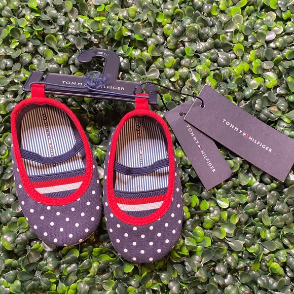 Tommy Hilfiger Shoes - Picture 1 of 2